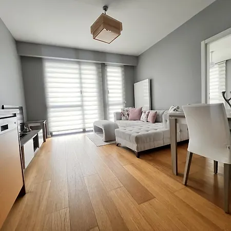 Divan - Guenesli Near Atakoey Metro Station * Стамбул